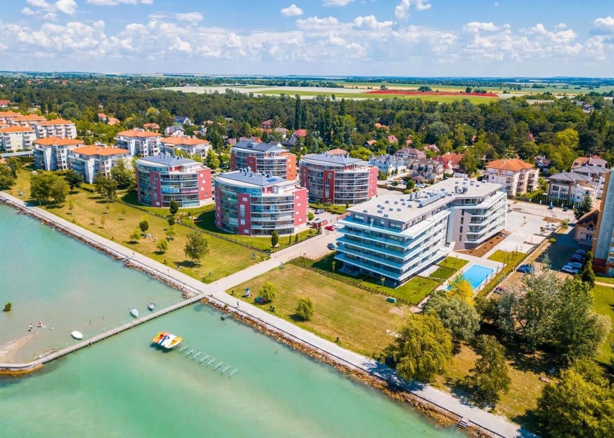 Myflat Coral Beach Apartment Siófok Eksteriør billede